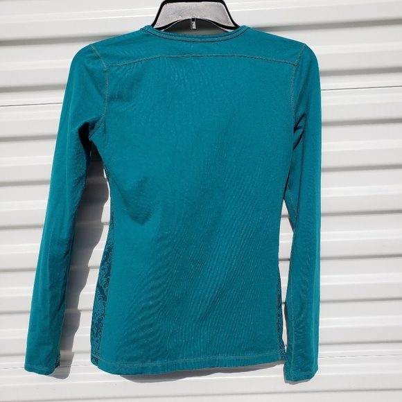 Athleta green Queens Lucious long sleeve tee - Picture 5 of 6